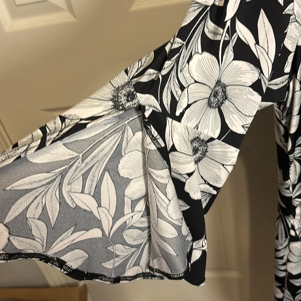 Star Vixen Plus Floral Dress - Picture 5 of 10
